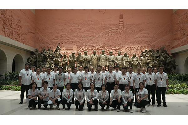 臨汾市曲沃縣樂昌鎮(zhèn)組織鎮(zhèn)村黨員、干部走進(jìn)革命圣地延安開展沉浸式學(xué)習(xí)教育活動